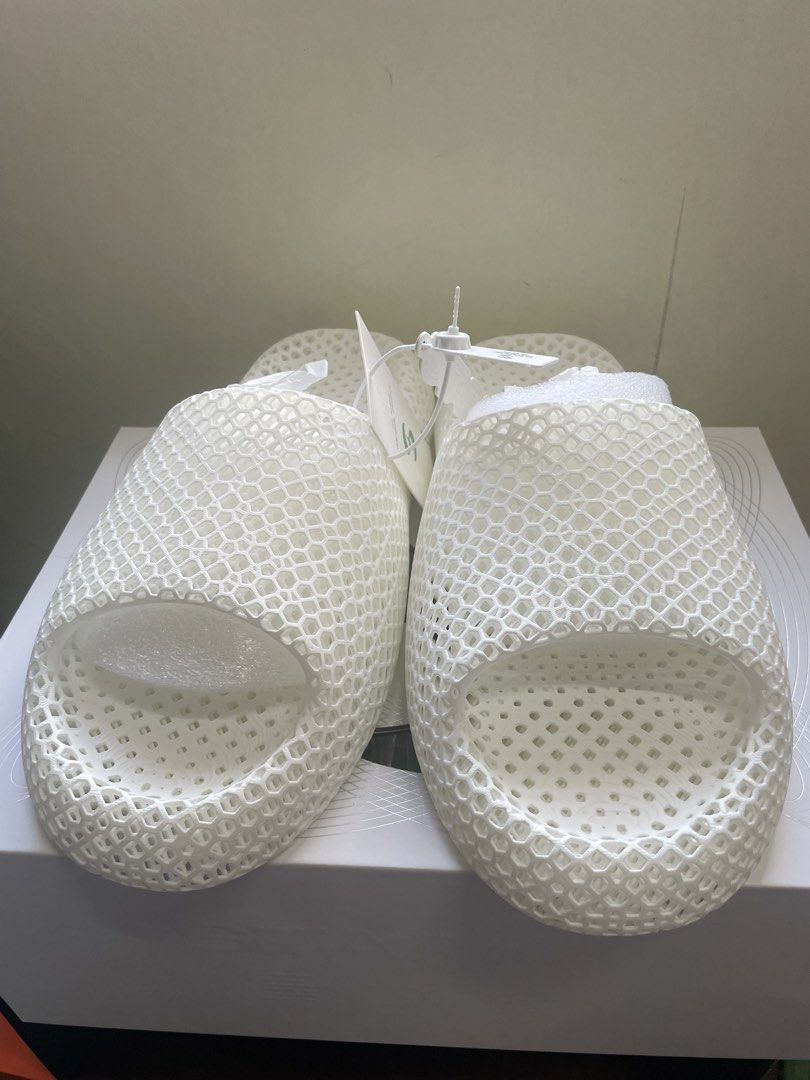 Staray Full 3D Slide White 43 (US10.5-11) (Category: Slippers & Slides) located in Quezon City. Submitted by drake0302 (Listing ID 1467036462, Image 2). Description: For sale: staray full 3d slide white 43 , runs big fit US10.5-11 , bnew with tag , complete with box / dustbag , authentic.