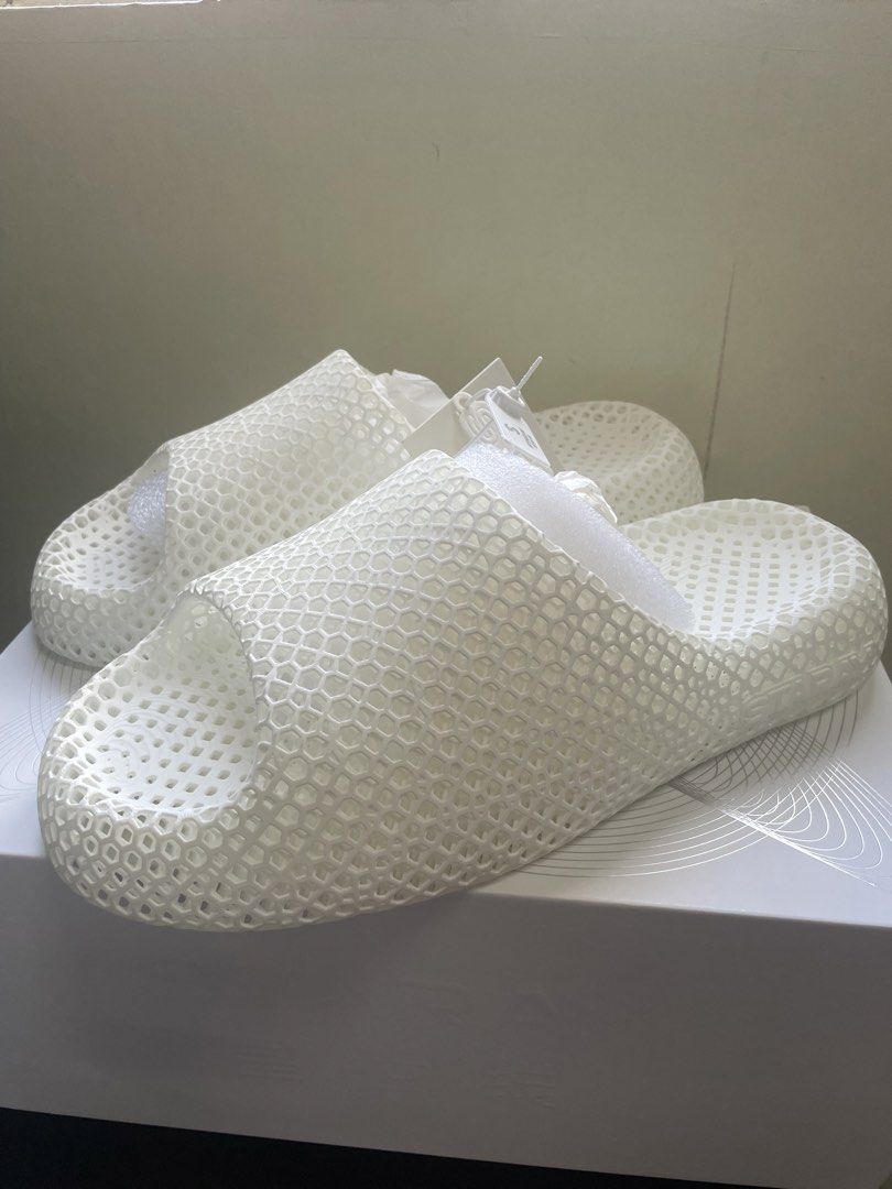 Staray Full 3D Slide White 43 (US10.5-11) (Category: Slippers & Slides) located in Quezon City. Submitted by drake0302 (Listing ID 1467036462, Image 1). Description: For sale: staray full 3d slide white 43 , runs big fit US10.5-11 , bnew with tag , complete with box / dustbag , authentic.