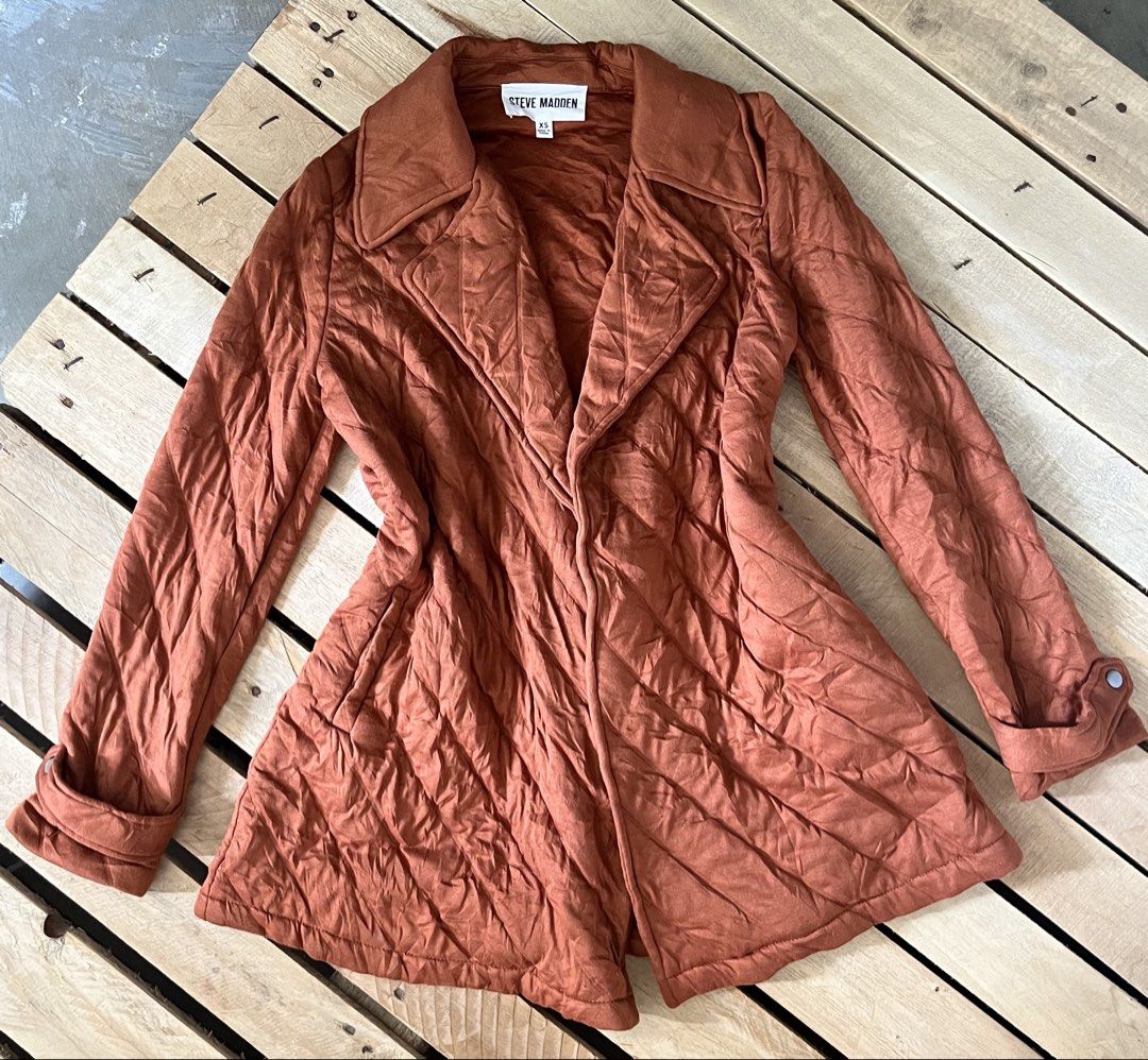 Steve Madden Quilted Orange Jacket Coat Size XS (Category: Coats, Jackets and Outerwear) located in Santa Rosa. Submitted by thrifty_bev (Listing ID 1467021238, Image 2). Description: Steve Madden Rust Orange Quilted Blazer Jacket - Size XS ₱250 Loc: Santa Rosa, Nueva Ecija MOD: Shapee Checkout MOP: Payment first via Maribank (No COD).