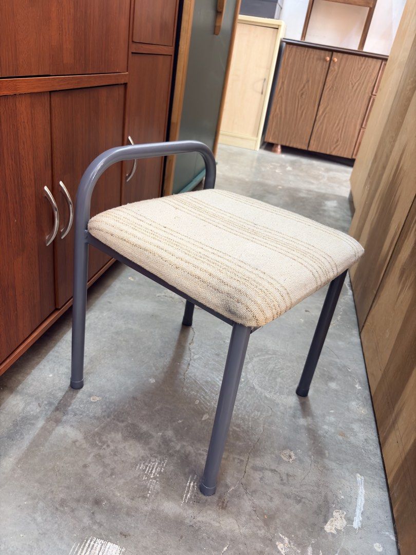 stool (Category: Chairs) located in Kajang. Submitted by goodsdmy_secondhandshop (Listing ID 1466977470, Image 3). Description: sorry no call used item. condition as is item self pickup saja. delivery boleh arrange lalamove charge ikut area.