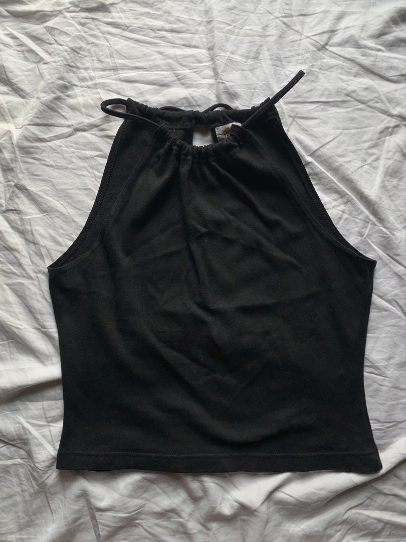 Stretch Sleeveless Tie Top (Category: Sleeveless) located in Taguig. Submitted by prelovedbynette (Listing ID 1466998847, Image 2). Description: Size M A bit stretchable No when worn Can be worn multiple ways (front and back) .