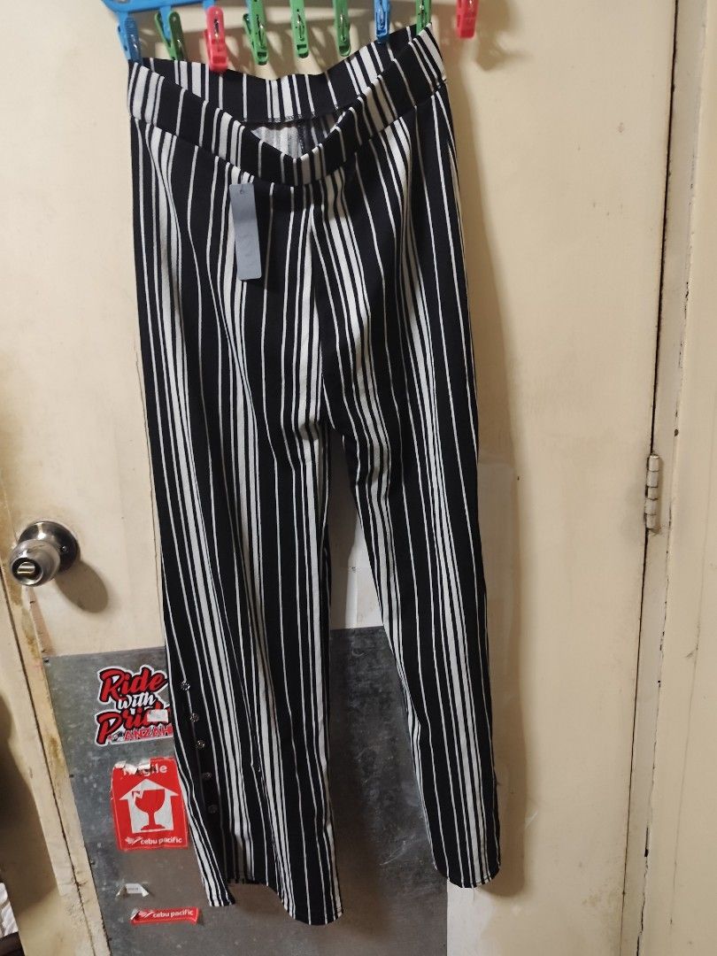 Stripes pants with slits on calf (Category: Jeans) located in Rizal. Submitted by korokke.merch (Listing ID 1467029776, Image 1). Description: unused still with tag size FREE SIZE gcash payment j&t or lalamove for delivery NO LALAMOVE COD. PAYMENT FIRST Thank you 😊.