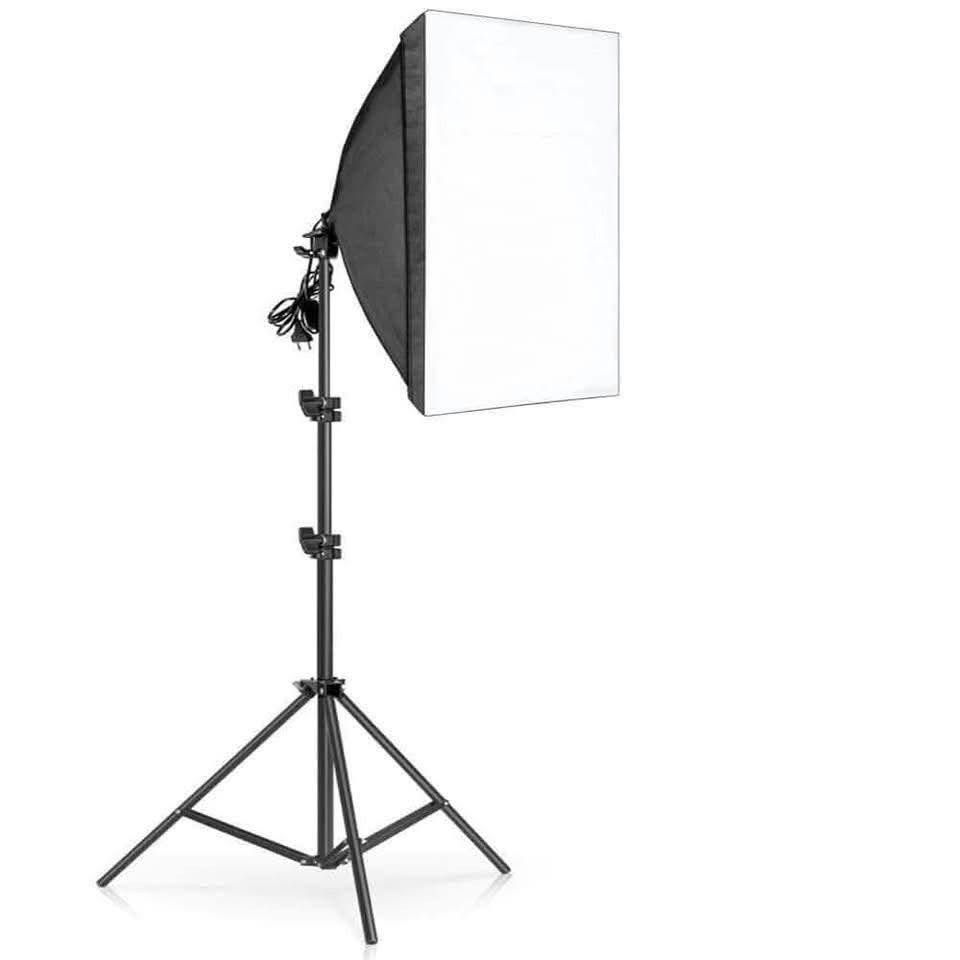 studio lighting (Category: Lighting & Studio Equipment) located in Manila. Submitted by asstditems (Listing ID 1467007388, Image 2). Description: .
