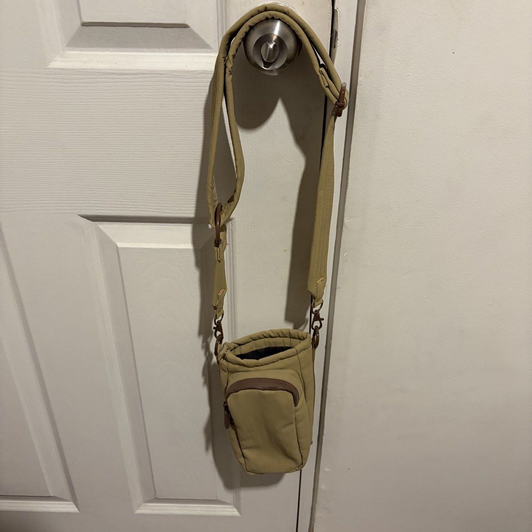 Sunnies Flask Sling Bagel (Category: Cross-body Bags) located in Manila. Submitted by sade03_ (Listing ID 1466984941, Image 2). Description: used once.