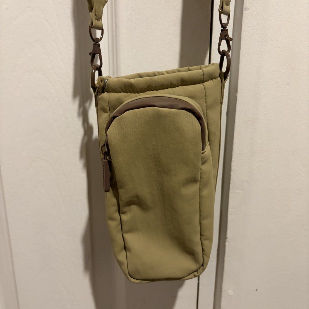 Sunnies Flask Sling Bagel (Category: Cross-body Bags) located in Manila. Submitted by sade03_ (Listing ID 1466984941, Image 1). Description: used once.