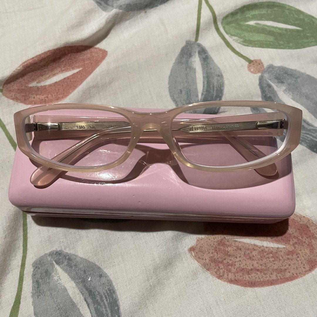 Sunnies Studios - Lane (Taffy) (Category: Sunglasses & Eyewear) located in Quezon City. Submitted by velvetagon (Listing ID 1467070430, Image 1). Description: - No eye exam voucher; frame only - Color/Style: Light pink rectangular frames with slightly rounded edges and visible metal temples - Inclusion: Comes with a solid pink hard case for safe storage - Condition: Well-maintained and sturdy.