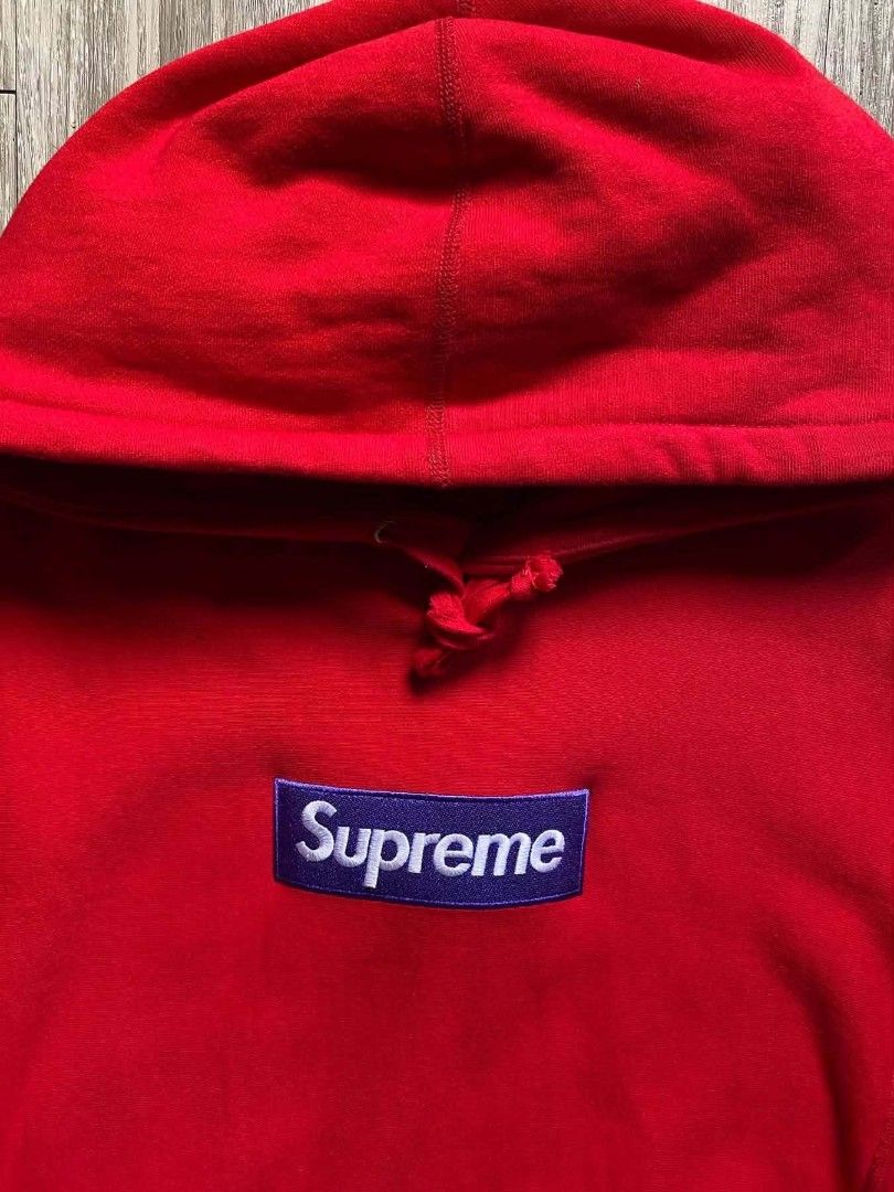 SUPREME BOX LOGO (Category: Coats, Jackets and Outerwear) located in Manila. Submitted by thriftnibossing_0626 (Listing ID 1467081202, Image 2). Description: SIZE SMALL ON TAG DIMES : 21 X 27.5 ISSUE NONE COLOR RATE 9/10.