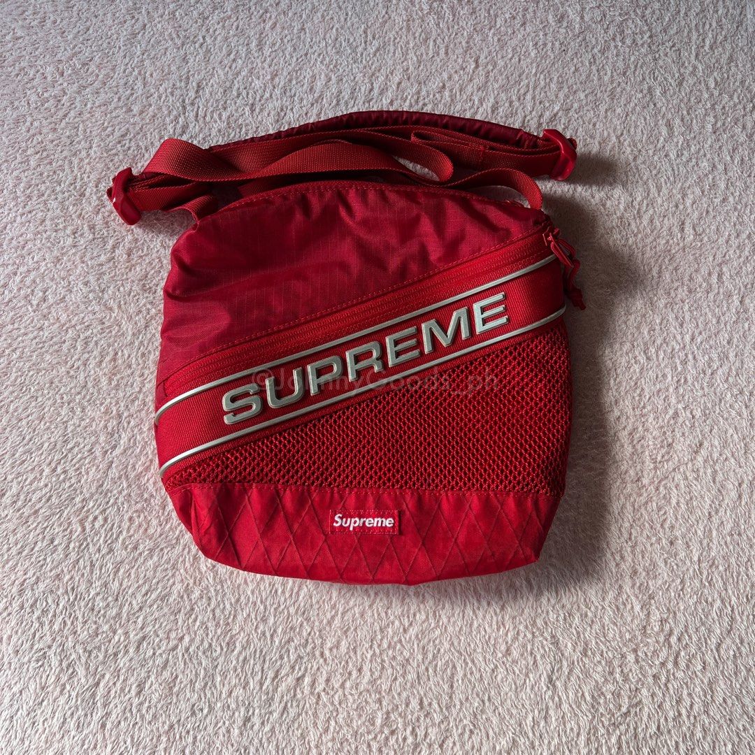 Supreme Logo Shoulder Nag (Category: Sling Bags) located in Cavite. Submitted by johnnygoods_ph (Listing ID 1467134225, Image 1). Description: visit johnnygoods_ph on IG for more details.