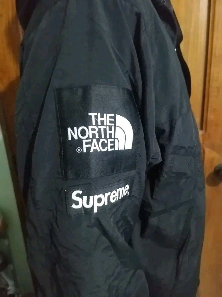 Supreme The North Face Black Jacket (Category: Coats, Jackets and Outerwear) located in Butuan. Submitted by 123dayling88 (Listing ID 1467098850, Image 3). Description: TNF X SUPREME collaboration ukay source sa anak ko sana pero ayaw niya Large on tag but kasya M-L issue: natanggal puller ng isang pocket pero d naman makikita Loc: butuan Mindanao .