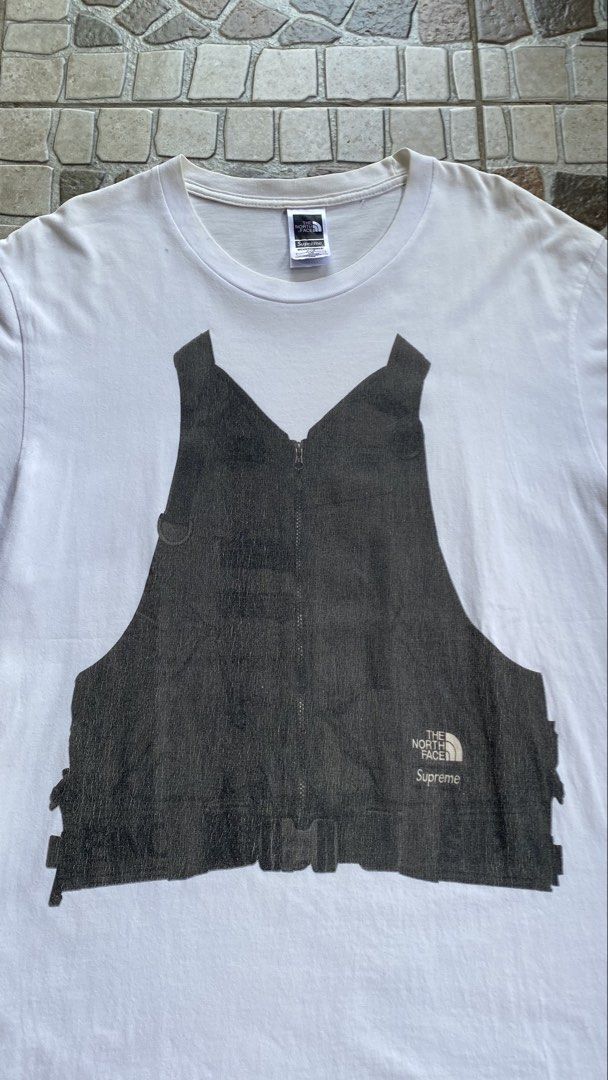 Supreme x The North Face RTG (Category: Formal Shirts) located in San Juan City. Submitted by dripvault_ph (Listing ID 1466991183, Image 3). Description: .