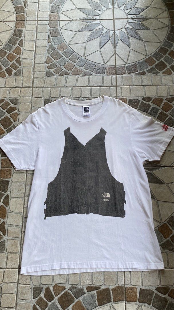 Supreme x The North Face RTG (Category: Formal Shirts) located in San Juan City. Submitted by dripvault_ph (Listing ID 1466991183, Image 1). Description: .