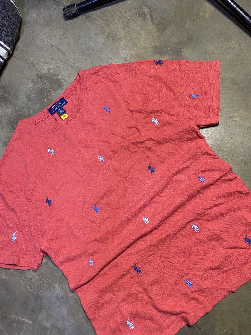T shirt multi logo (Category: Formal Shirts) located in Davao. Submitted by lil.thriftjhayy (Listing ID 1467123382, Image 2). Description: Size large .