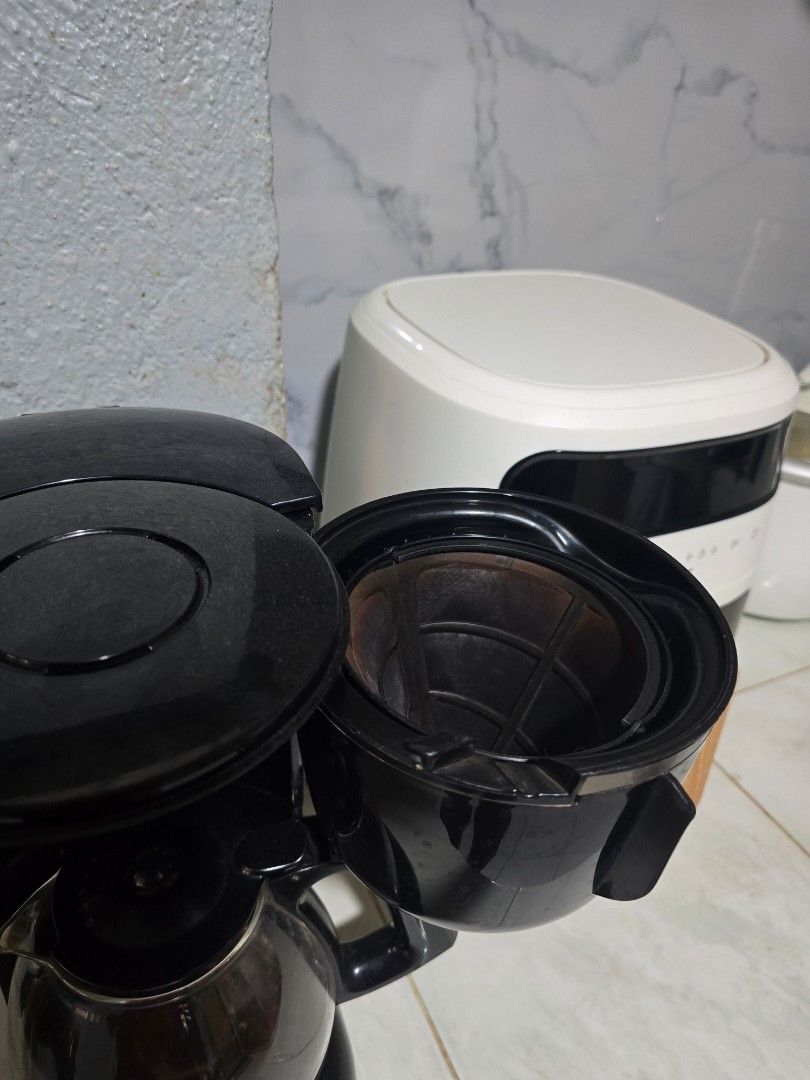 Tefal coffee maker (Category: Coffee Machines & Makers) located in Las Pinas. Submitted by southerncloset (Listing ID 1466996302, Image 2). Description: .