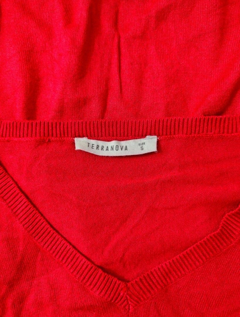 TERRANOVA RED KNIT LONG SLEEVES 🌸 (Category: Coats, Jackets and Outerwear) located in Caloocan City. Submitted by g.collections (Listing ID 1467004333, Image 2). Description: - Brand: Terranova - Color: Bright red - Size: S (tag attached) - Style: V-neck, long sleeves, standard fit - Material: 80% viscose, 20% polyamide (very soft knit) - Details: Ribbed trim on neckline, cuffs, and hem - Condition: Excellent, great for layering in cold weather.