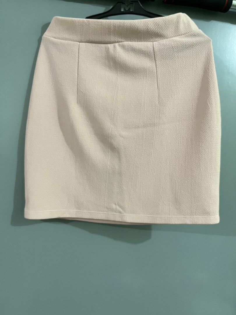 Textured Skirt - Jellybean (Category: Skirts) located in Manila. Submitted by shopjacqandjill (Listing ID 1467129118, Image 1). Description: 🔖Best fits size M 🔖Garterized 🔖Flaw: Light stain due to storage only. Should be washable ——————————— 🔆Mop: Bdo/ Bpi/ Gcash 🔆Sf c/o buyer 🔆For meet up: Lrt Bambang (Mercury Drug Store) 🔆Plus handling fee of Php30.