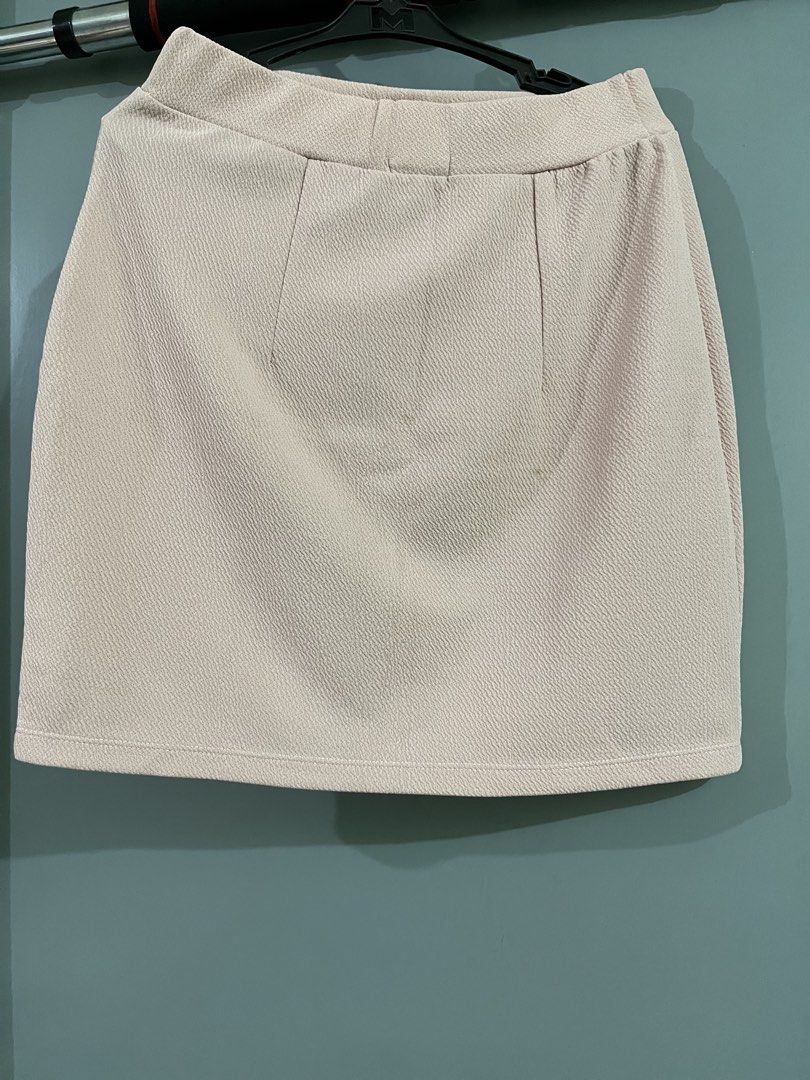 Textured Skirt - Jellybean (Category: Skirts) located in Manila. Submitted by shopjacqandjill (Listing ID 1467129118, Image 2). Description: 🔖Best fits size M 🔖Garterized 🔖Flaw: Light stain due to storage only. Should be washable ——————————— 🔆Mop: Bdo/ Bpi/ Gcash 🔆Sf c/o buyer 🔆For meet up: Lrt Bambang (Mercury Drug Store) 🔆Plus handling fee of Php30.