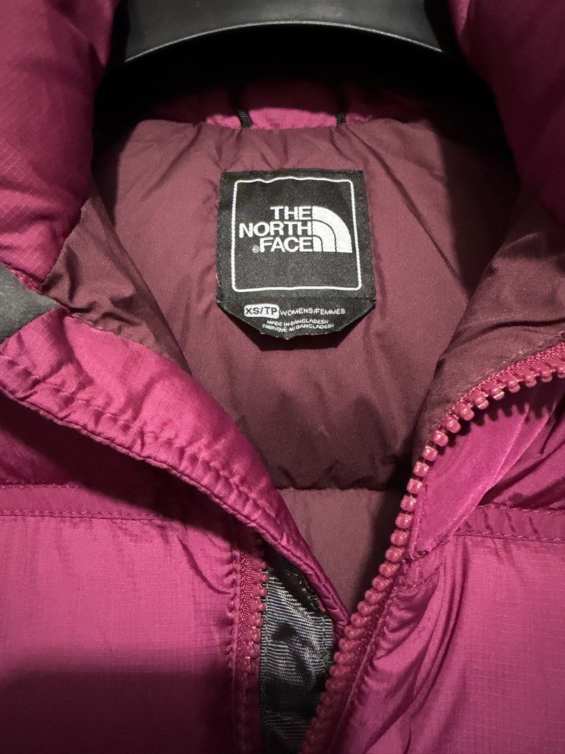 The North Face Puffer (Category: Coats, Jackets and Outerwear) located in Calumpit. Submitted by Essentiality (Listing ID 1467023665, Image 2). Description: The North Face 18.5x22 ₱1,500.