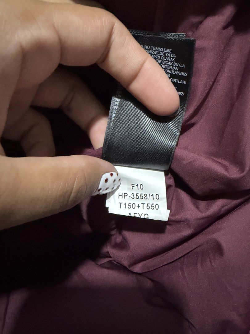 The North Face Puffer (Category: Coats, Jackets and Outerwear) located in Calumpit. Submitted by Essentiality (Listing ID 1467023665, Image 3). Description: The North Face 18.5x22 ₱1,500.