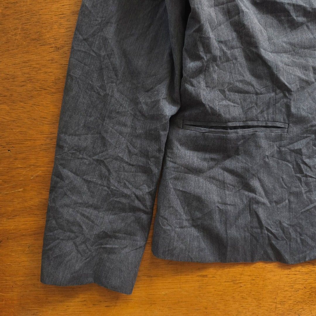 Theory Japan Blazer (Category: Luxury Apparel) located in Tayabas. Submitted by cat.b0i (Listing ID 1467088878, Image 3). Description: Size on tag: 8 Fitting: Men - M Women - M ‎Length: 24 ‎Width: bust 18.5, waist 16.5 ‎Shoulder: 15 ‎Arm Space: 8.5 ‎Sleeve Length: 24 ‎ ‎Color: Dark blue with oatmeal grey accents Color Rate: 9.2 ‎Material: 95% cotton, 4% Polyamide, 1% elastane properties: ‎Issues: needs wash ‎Condition: excellent.