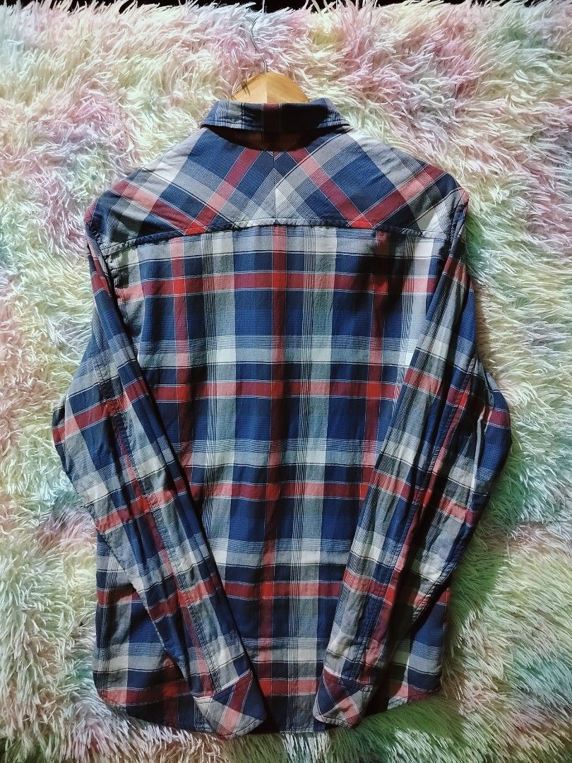 Timberland Earthkeepers Slim Fit Mixed Plaid Multi-Pattern Flannel Button-Down Shirt (Category: Coats, Jackets and Outerwear) located in Palo. Submitted by ubnathrifteez (Listing ID 1467102679, Image 3). Description: DIMES ; L28W21 CONDITION ; EXCELLENT COLOR RATE 9/10 ISSUE ; NONE.