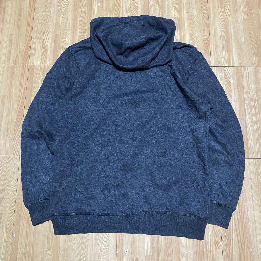 Timberland Hood (Category: Coats, Jackets and Outerwear) located in Manila. Submitted by killthismane (Listing ID 1467098021, Image 2). Description: Timberland Tree Logo Fleece Pullover Hoodie dark grey/heather charcoal featuring a large circular Timberland tree graphic on the chest and a front kangaroo pocket. Size S (19/24).