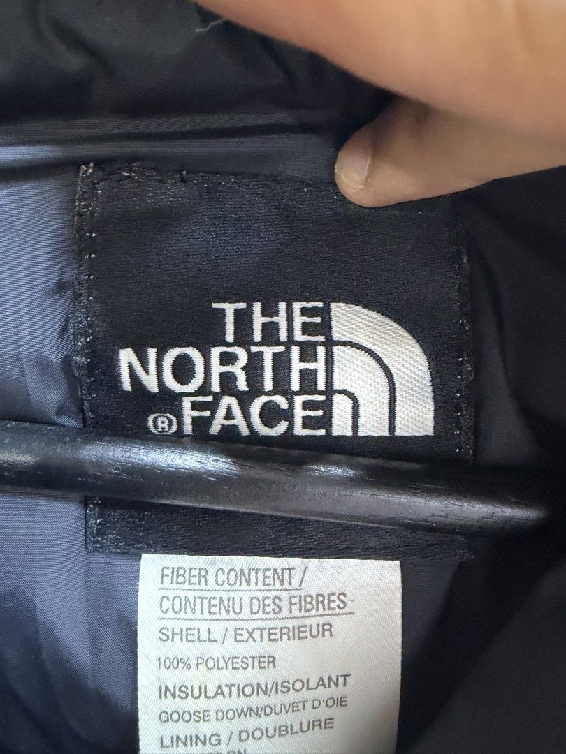 Tnf 600 series (Category: Activewear) located in Baguio. Submitted by picksby_mik (Listing ID 1467076144, Image 3). Description: may tama kang po sa may h ng logo the rest excellent condition po.