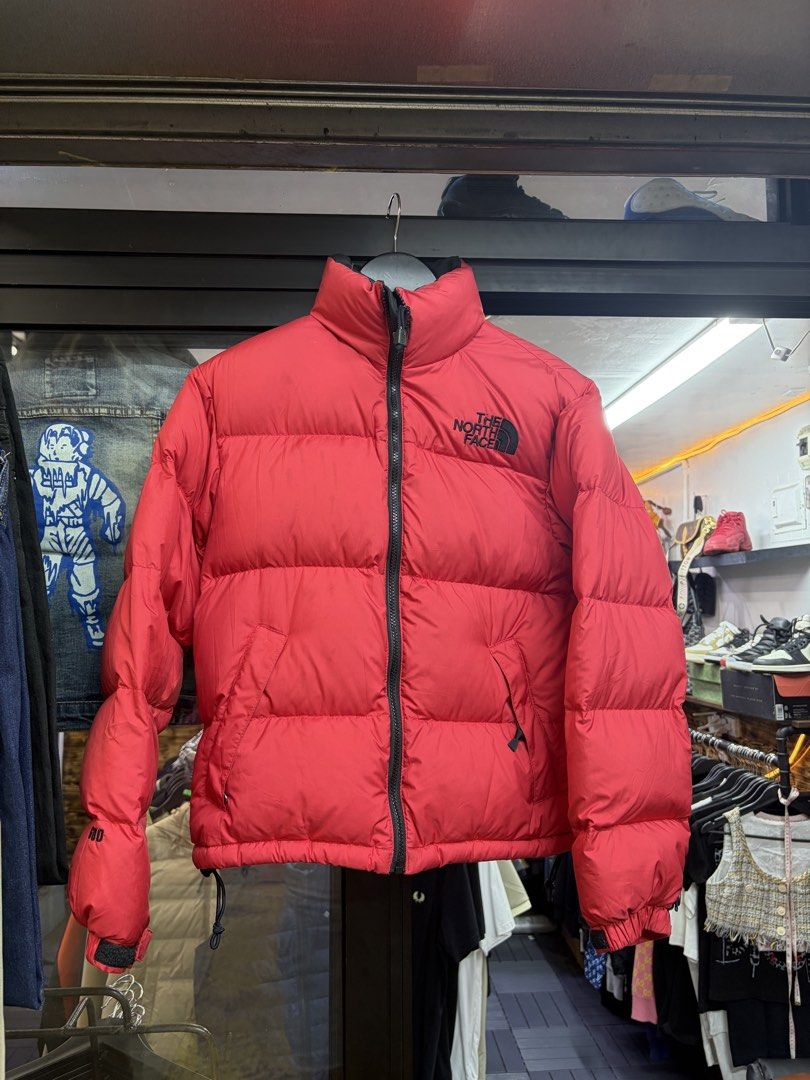 Tnf 600 series (Category: Activewear) located in Baguio. Submitted by picksby_mik (Listing ID 1467076144, Image 1). Description: may tama kang po sa may h ng logo the rest excellent condition po.