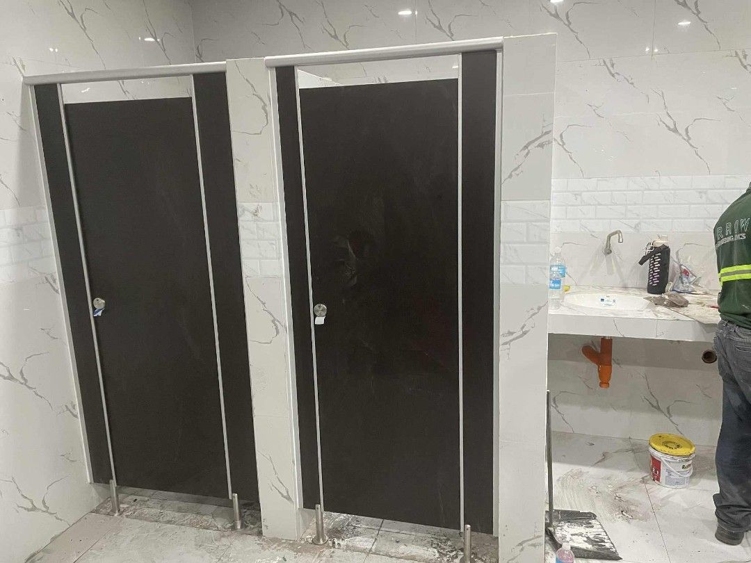 Toilet Partition (Category: Shelves, Cabinets & Racks) located in Manila. Submitted by elmerrafaellungsod (Listing ID 1466992567, Image 2). Description: Looking for affordable and quality toilet partition? ＷＥ ＳＵＰＰＬＹ ＡＮＤ ＩＮＳＴＡＬＬ ! !.