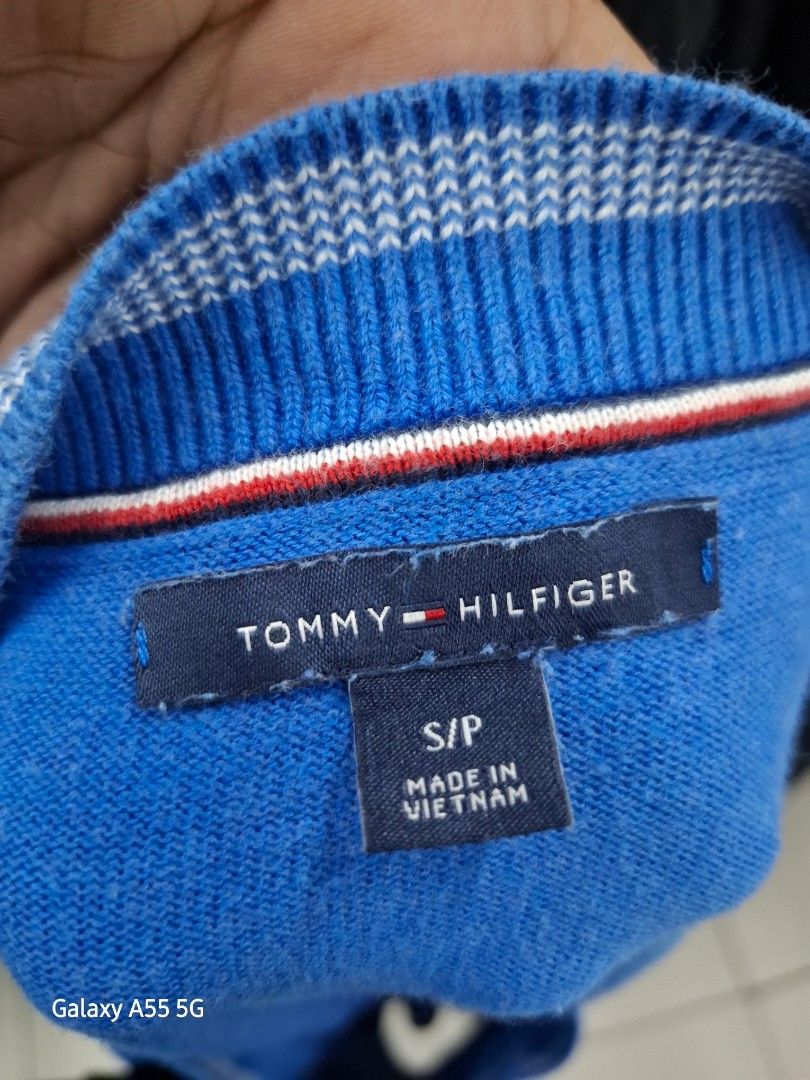 TOMMY HILFIGER SWEATSHIRT (Category: Tshirts & Polo Shirts ) located in Antipolo. Submitted by goldentiger-ac44 (Listing ID 1467097632, Image 3). Description: TOMMY HILFIGER V NECKLINE SIZE SMALL SWEATSHIRT LONGSLEEVE GOOD CONDITION PRICE 1K ANTIPOLO CITY LOCATION.