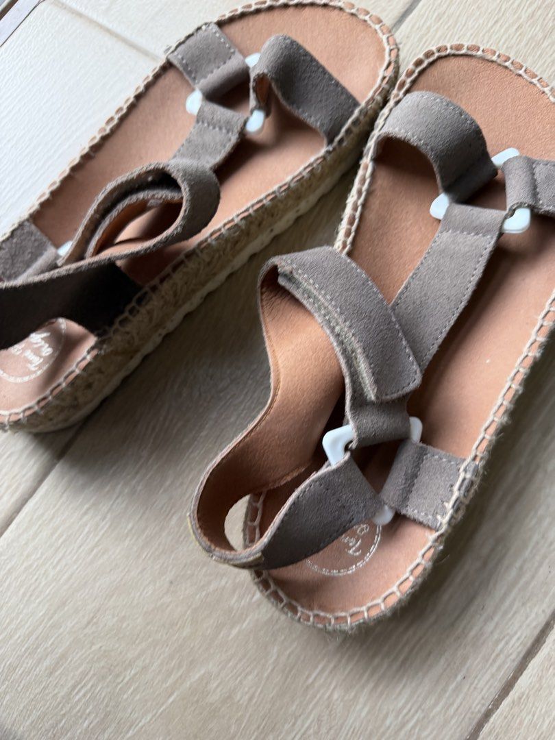 Toni Pons Jute Platform Sandals (Category: Sandals) located in Quezon City. Submitted by happynerdy (Listing ID 1467054369, Image 2). Description: -Used only once - With box.