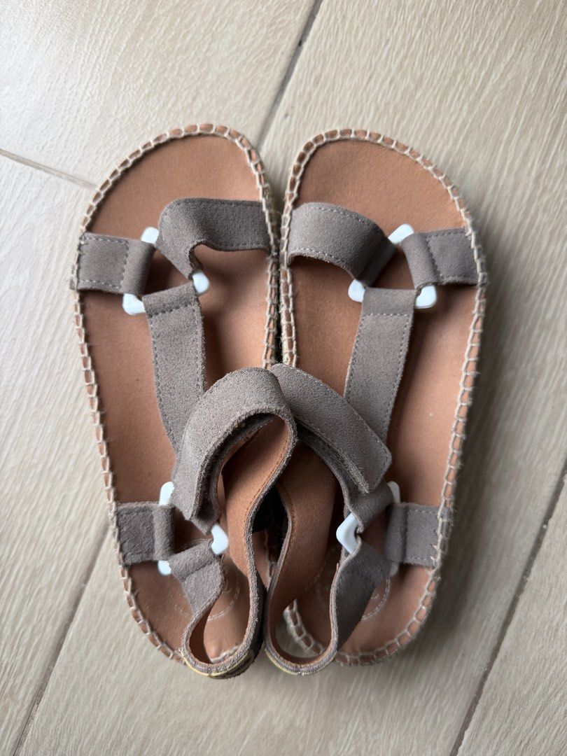 Toni Pons Jute Platform Sandals (Category: Sandals) located in Quezon City. Submitted by happynerdy (Listing ID 1467054369, Image 1). Description: -Used only once - With box.