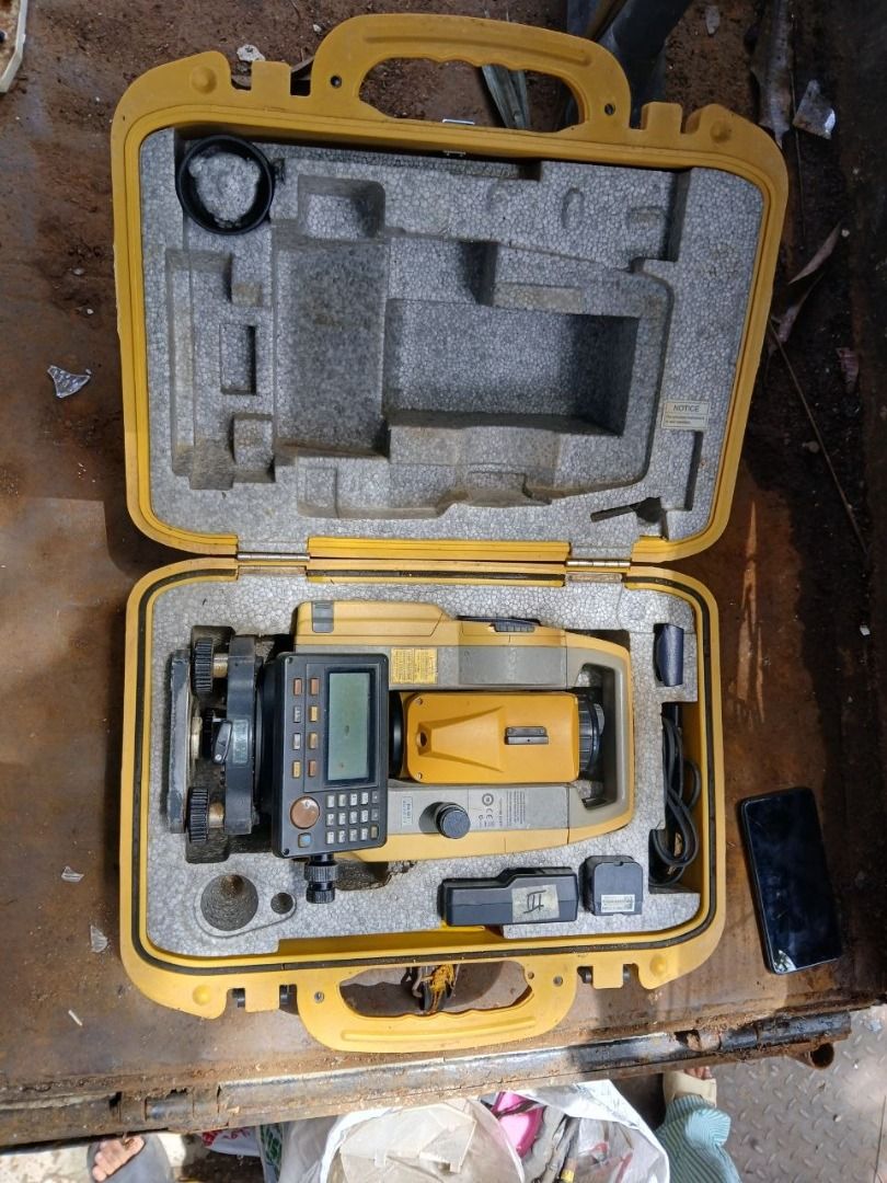 Topcon ES-107 Electronic Total Station – Working Condition (Category: Construction Tools & Equipment) located in Caloocan City. Submitted by silvertiger.b5cecd (Listing ID 1467110336, Image 2). Description: Price: ₱40,000 – Negotiable Category: Tools / Equipment Description: For Sale: Topcon ES-107 Electronic Total Station ✅ Working unit ✅ With carrying case ✅ Ideal for land surveying and construction projects ✅ Suitable for surveyors, civil engi