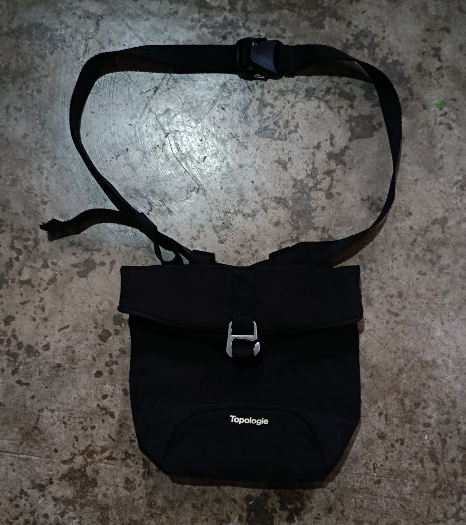 TOPOLOGIE CHALK BUM BAG (BLACK) (Category: Sling Bags) located in Las Pinas. Submitted by goonz1747 (Listing ID 1467048604, Image 1). Description: TOPOLOGIE CHALK BUM BAG (BLACK) WIDTH 8 LENGTH 9 TO 11 Description WEATHER READY - Durable water-repellent fabric keeps your essentials safe and dry COMPACT POWERHOUSE - Perfectly sized to hold a mirrorless camera without bulk LIGHTWEIGHT READY - Just 9.17 ounces—carry comfort without compromise ADAPT 