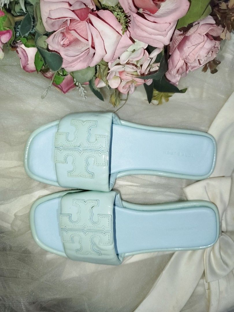 Tory Burch Flat slip on slippers (Category: Sneakers & Footwear) located in San Fernando. Submitted by la_segunda2727 (Listing ID 1467065341, Image 1). Description: so comfy.