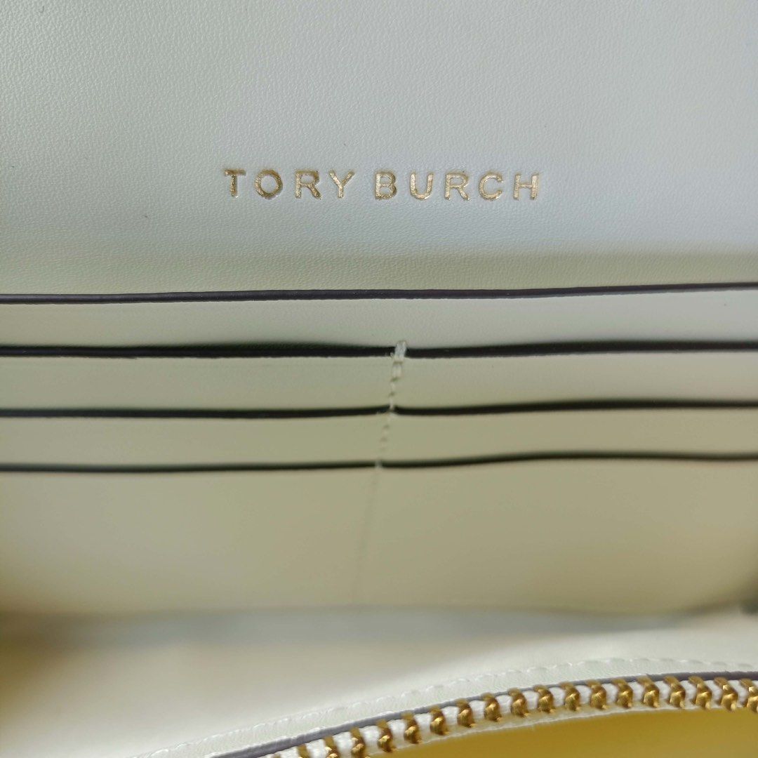 Tory Burch Quilted Wallet (Category: Wallets & Card holders) located in Barugo. Submitted by green.trendsetter (Listing ID 1467076534, Image 3). Description: PRELOVED FINDS FROM JAPAN PLEASE READ BEFORE PURCHASING • PRELOVED MEANS PRELOVED. Each piece has been previously loved and may naturally have signs of use such as creasing, scratches, stains, discoloration, or other imperfections. Kindly manage your expectations accordingly. • AUTHENTICITY 