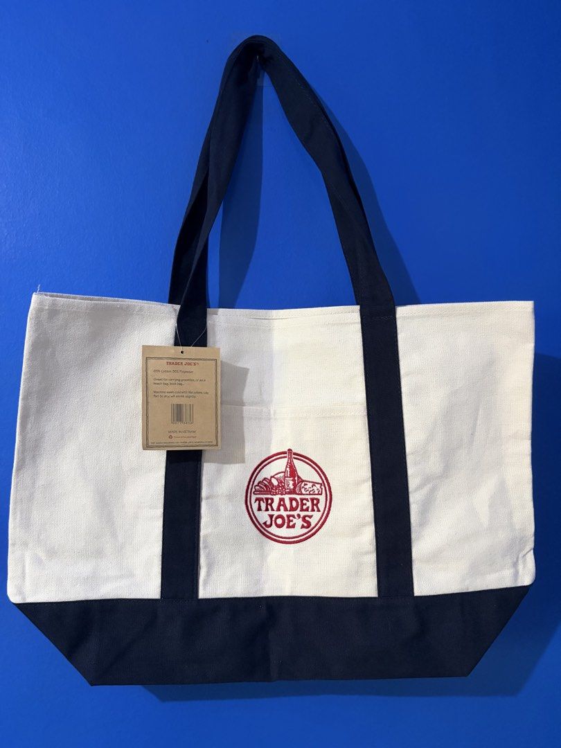 Trader Joe's Reusable Canvas Tote Bag (Category: Tote Bags) located in Manila. Submitted by newwolf_fc06a3 (Listing ID 1467060799, Image 1). Description: Trader Joe’s Tote Bag (Large) Original / Authentic Colors: Blue & Green Condition: Brand New (On Hand) Price: P750 Shipping fee: C/o buyer 📩 Message me for inquiries / more photos.