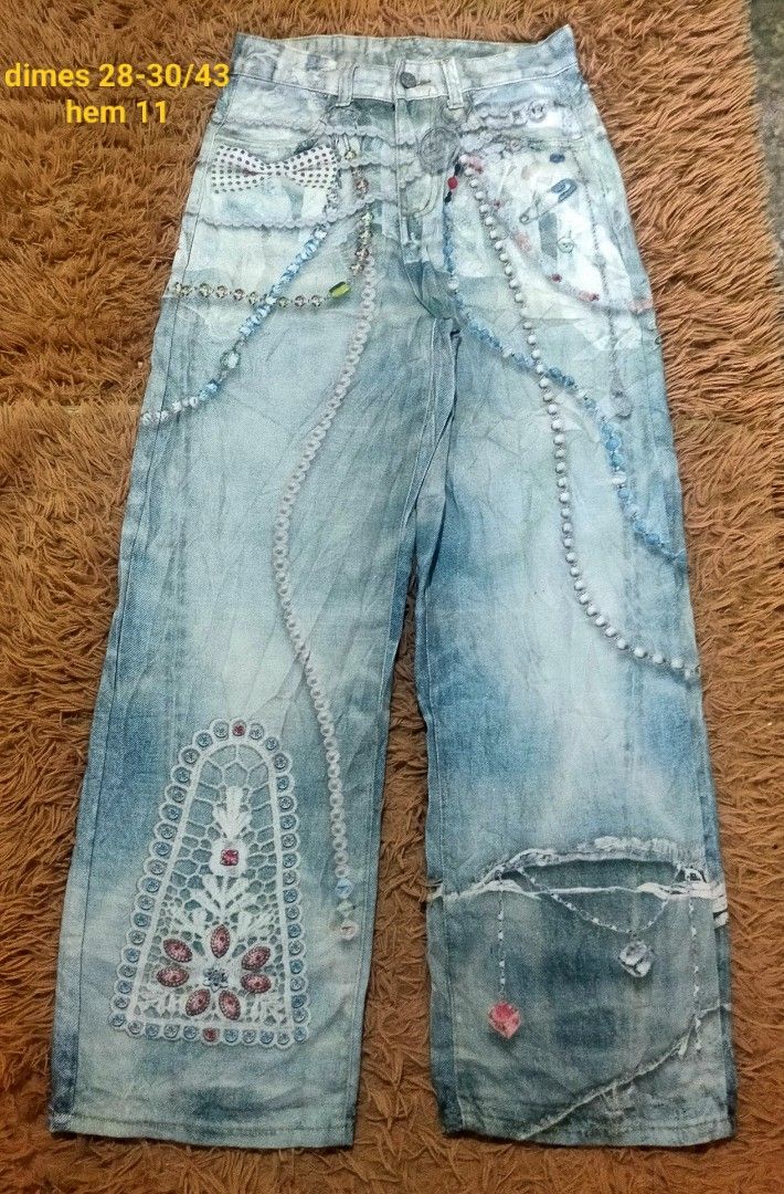 trending wide leg 3D printed lace pants (Category: Jeans) located in Santo Tomas. Submitted by kyso_thrift (Listing ID 1467129379, Image 1). Description: .