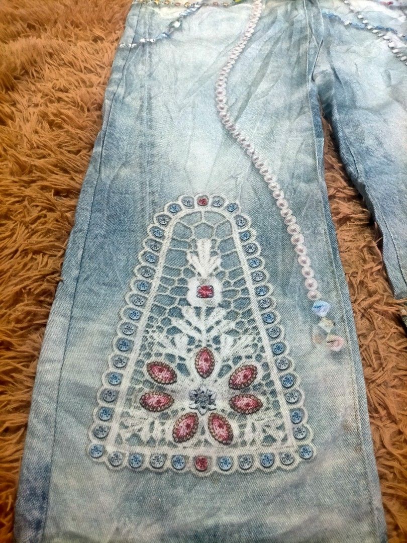 trending wide leg 3D printed lace pants (Category: Jeans) located in Santo Tomas. Submitted by kyso_thrift (Listing ID 1467129379, Image 2). Description: .