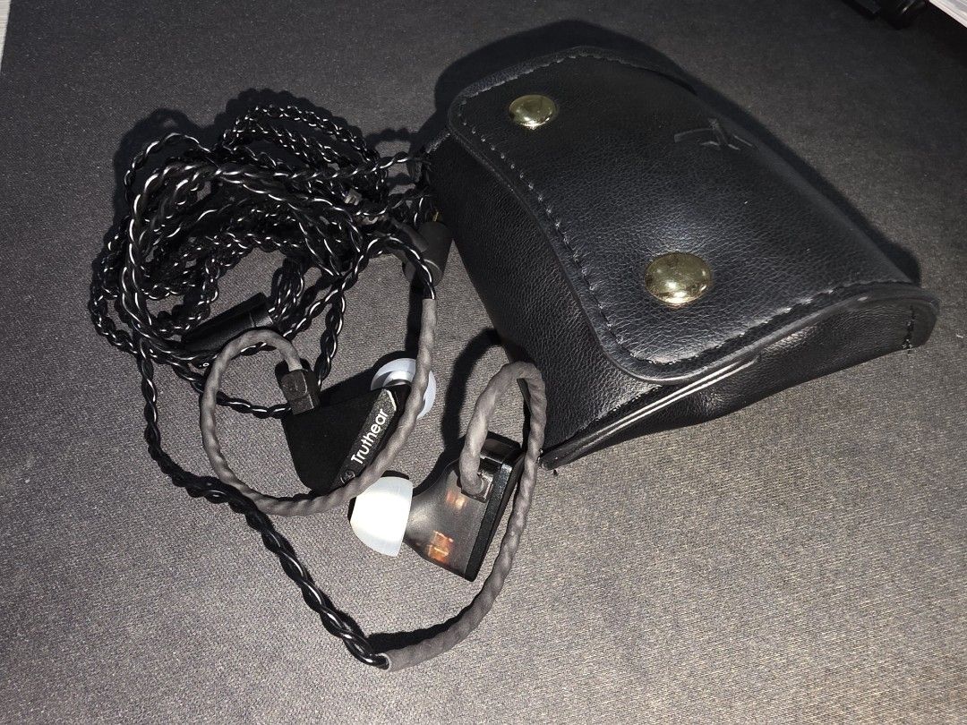 Truthear Hexa (Category: Earphones) located in General Santos City (Dadiangas). Submitted by mangolassi626 (Listing ID 1467098512, Image 1). Description: No box but complete accessories Most eartips unused except the wide bore Wide bore eartips currently installed No issues nor physical damages Only used twice to test the tuning Well taken care of and in like-new condition. Feel free to message for any questions. Specs: Driver Setup: 4-driver hyb