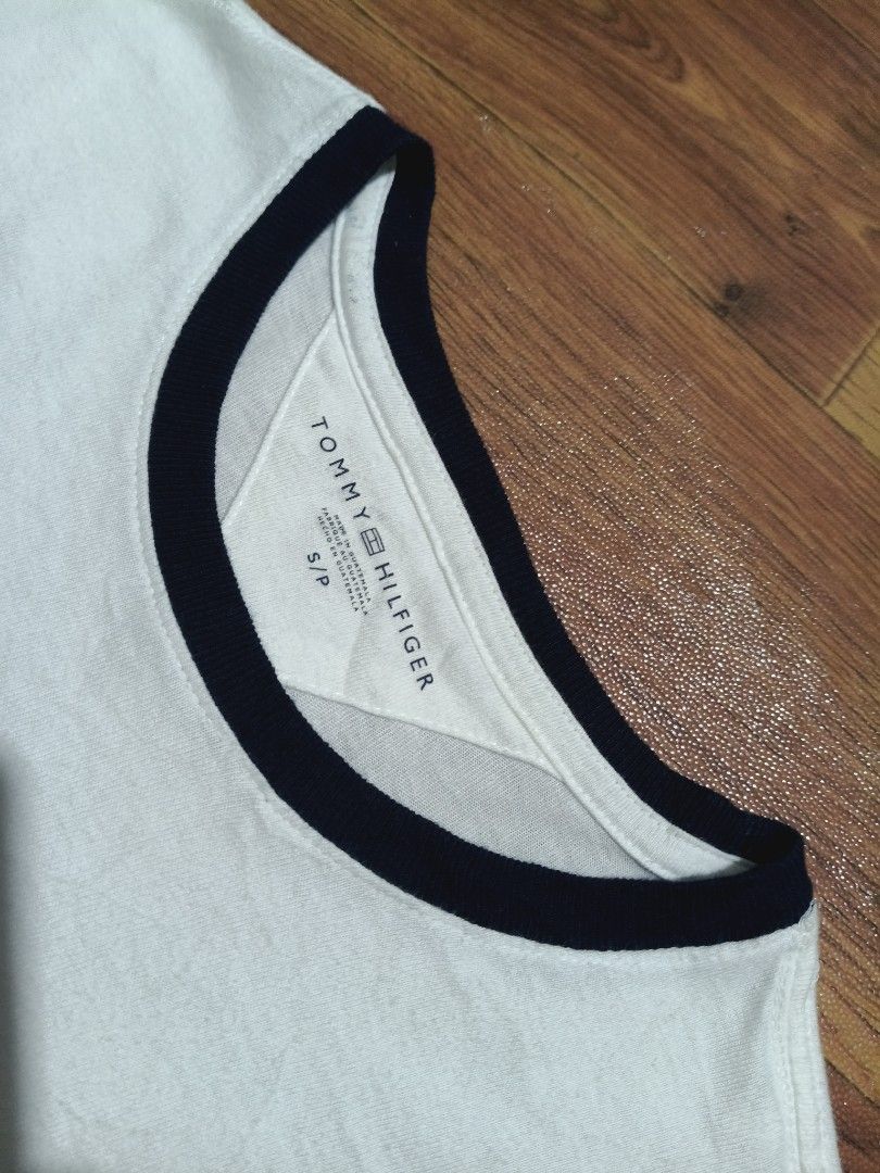 Tshirt (Category: Activewear) located in Valencia. Submitted by castilloukay_372f09 (Listing ID 1467005231, Image 3). Description: .