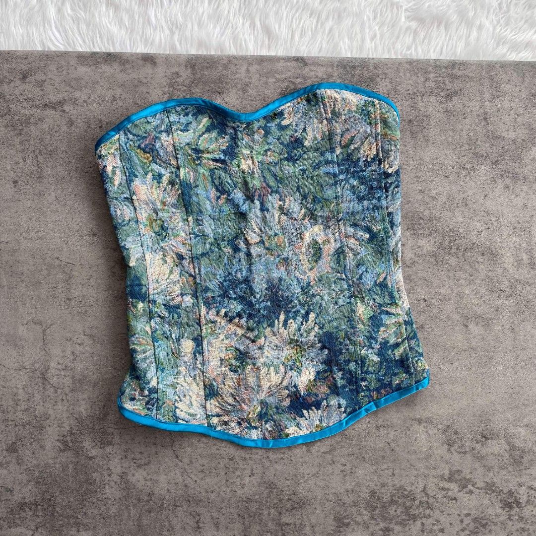 Tube top (Category: Sleeveless) located in Laoag. Submitted by eleacurations (Listing ID 1467007481, Image 1). Description: .