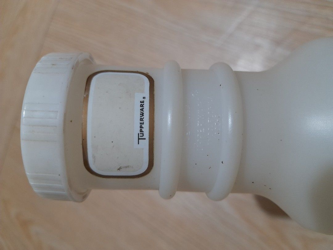 Tupperware plastic rolling pin (Category: Bakeware) located in Bocaue. Submitted by marajapansurplus (Listing ID 1467086826, Image 3). Description: - Authentic Tupperware baking rolling pin made from durable white plastic - Innovative hollow design allows you to fill with warm or cold water to control dough temperature - Convenient removable screw-on cap on one end for easy filling - Ideal for rolling out pastry, pie crust, and cookie dough - Eas