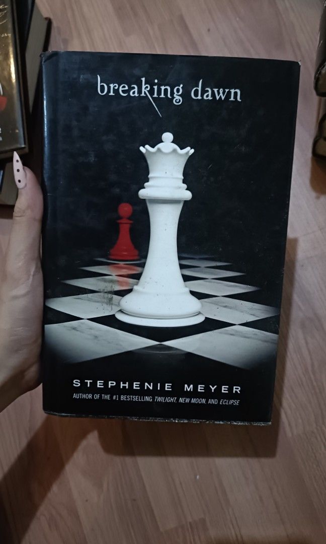 Twilight, Breaking Dawn Hardcover (Category: Storybooks) located in Manila. Submitted by vanillee_ (Listing ID 1467015808, Image 1). Description: Decluttering some of my books langgg may signs of yellow stains na siya rfs: need funds 🥹.