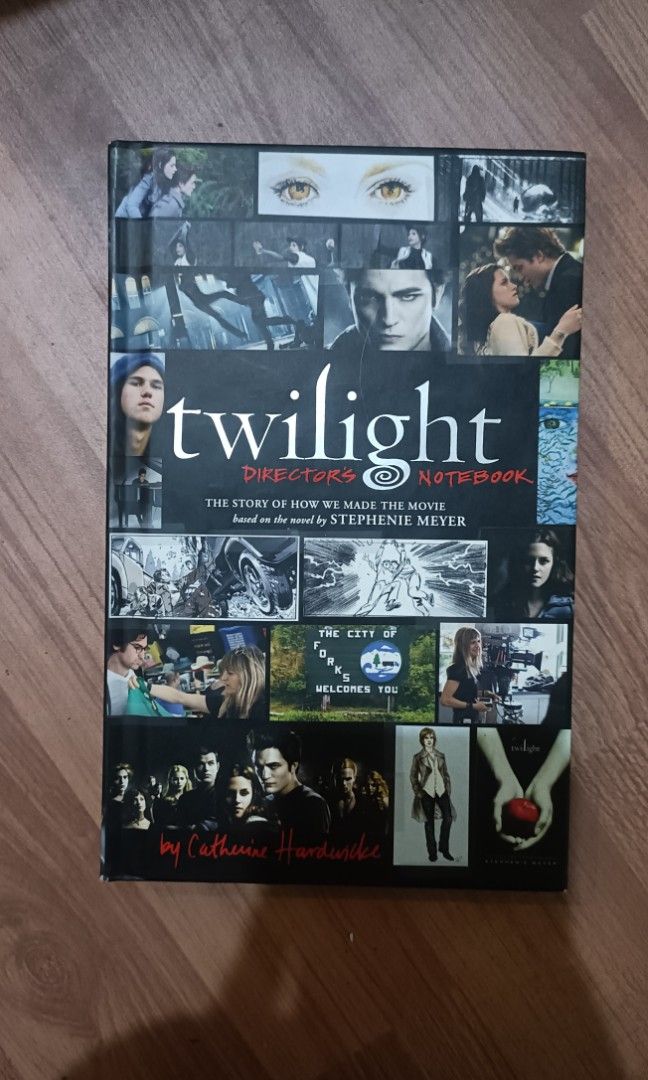 Twilight Director's Notebook (Category: Storybooks) located in Manila. Submitted by vanillee_ (Listing ID 1467013834, Image 1). Description: Decluttering some of my books langgg rfs: need funds 🥹.