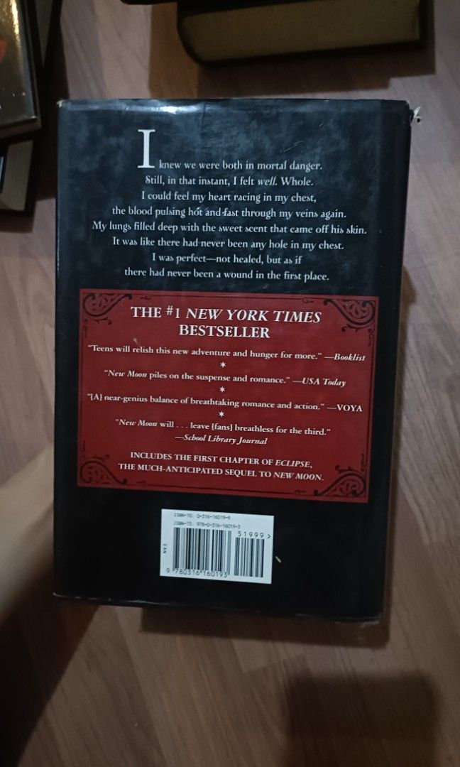Twilight New Moon Hardcover (Category: Storybooks) located in Manila. Submitted by vanillee_ (Listing ID 1467015476, Image 3). Description: Decluttering some of my books langgg may signs of yellow stains na siya rfs: need funds 🥹.