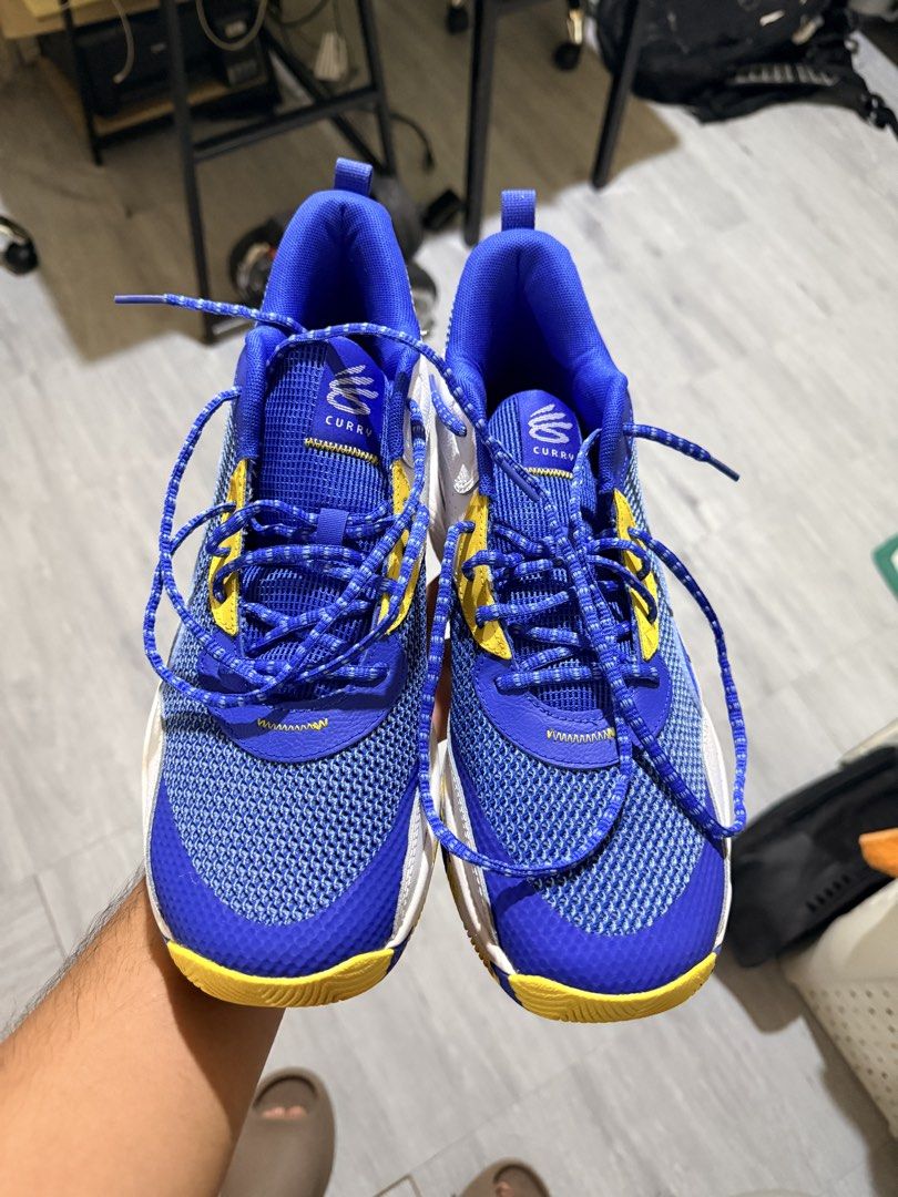 Under Armour Curry 3Z 24(original) (Category: Sneakers) located in Cavite. Submitted by aneps3 (Listing ID 1467127957, Image 3). Description: -Give offer nalang or possible trade ok ren - Brand: Under Armour Curry - Colorway: Royal blue, white, and yellow - Features: Breathable mesh upper, supportive overlays, speckled laces, and clean white midsole - Versatility: Ideal for intense court sessions or daily casual streetwear - DM for more picture -