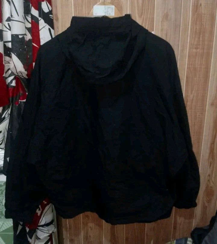 UNIQLO (Category: Coats, Jackets and Outerwear) located in Taguig. Submitted by clothingselection (Listing ID 1467049966, Image 3). Description: PTPA UNIQLO U HOODED BLOUSON JACKET WIDTH 25 LENGTH 26.5 EXCELLENT CONDITION NID WASH FRESH FROM BALE.