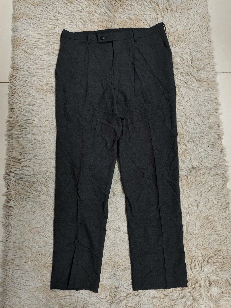 Uniqlo Airsense Pants (Category: Trousers) located in Angeles City. Submitted by miss_independent01 (Listing ID 1467002376, Image 3). Description: Uniqlo Airsense Pants Color: Dark Grey Width: 16 (size 31-32) Length: 37 MOP: Gcash ✅ Mine Now, Pay Now ✅ First to Pay, Gets the Item 📍 PAMPANGA Courier: JnT 🚚🚚 PM 💌.