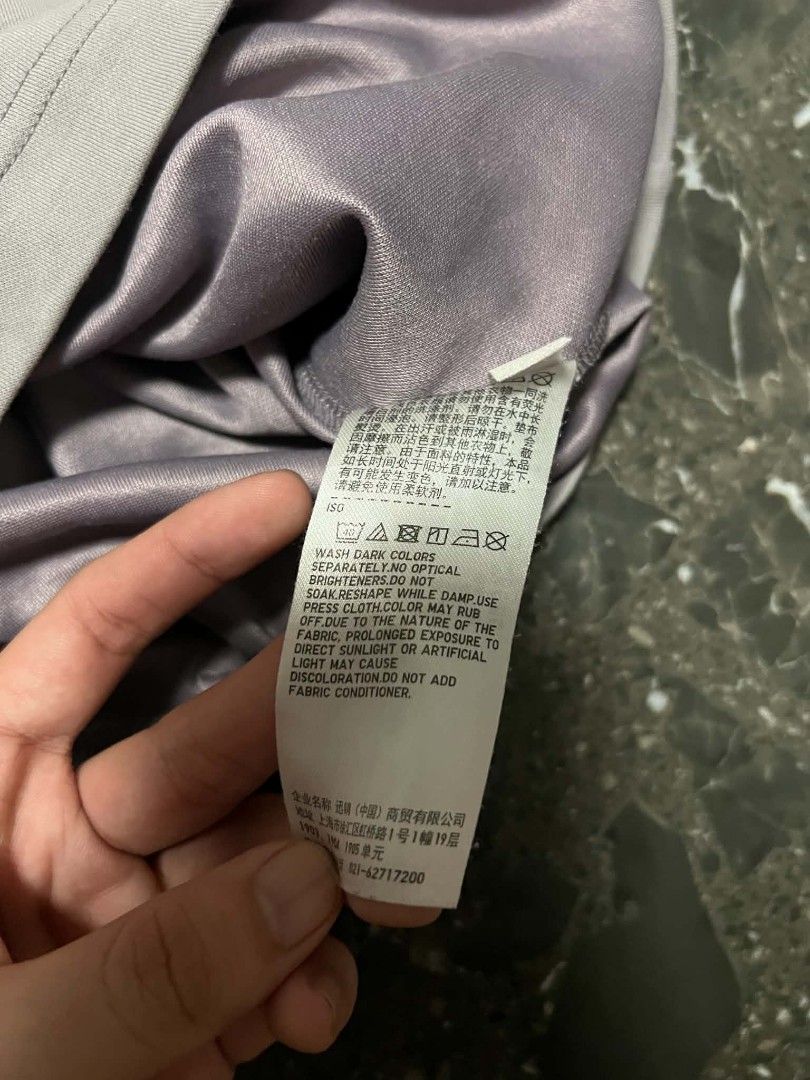 UNIQLO AIRSIM (Category: Shirts) located in San Fernando. Submitted by _jaximus (Listing ID 1467139435, Image 3). Description: - Brand/Model: Uniqlo U Crew Neck T-Shirt - Color: Lilac Purple - Size: Large (Made in China) - Fit & Fabric: Relaxed fit, premium heavyweight fabric - Condition: Clean, no stains, no holes - Style: Versatile everyday casual staple.