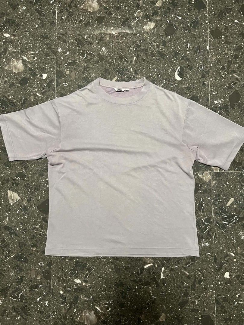 UNIQLO AIRSIM (Category: Shirts) located in San Fernando. Submitted by _jaximus (Listing ID 1467139435, Image 1). Description: - Brand/Model: Uniqlo U Crew Neck T-Shirt - Color: Lilac Purple - Size: Large (Made in China) - Fit & Fabric: Relaxed fit, premium heavyweight fabric - Condition: Clean, no stains, no holes - Style: Versatile everyday casual staple.